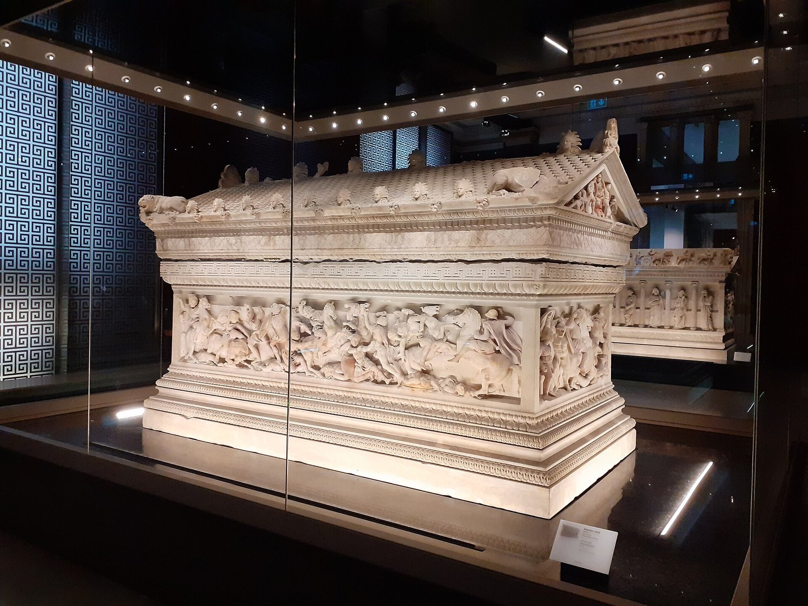 Reliefs met ruiters en strijders op de Alexandersarcofaag in Istanbul