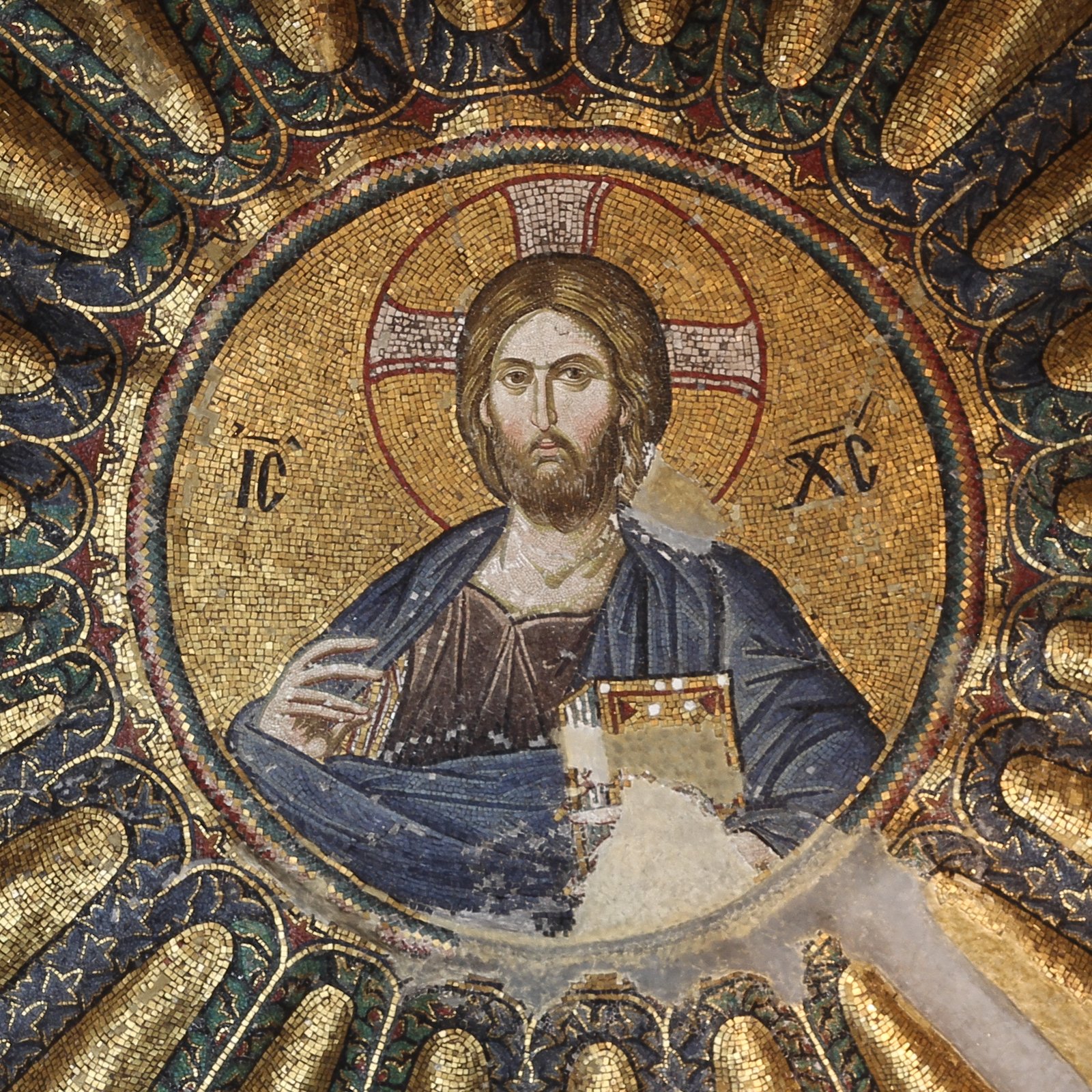 Byzantijnse mozaieken met gouden achtergrond in het gewelf van de Chorakerk