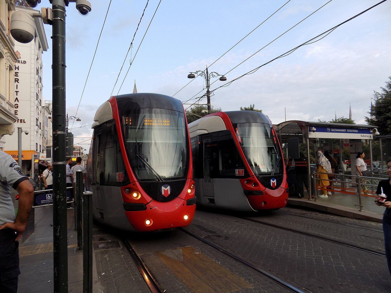 De T1-tram bij halte Sultanahmet in Istanbul