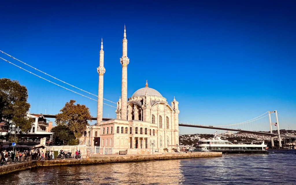 Ortaköy-moskee aan de Bosporus