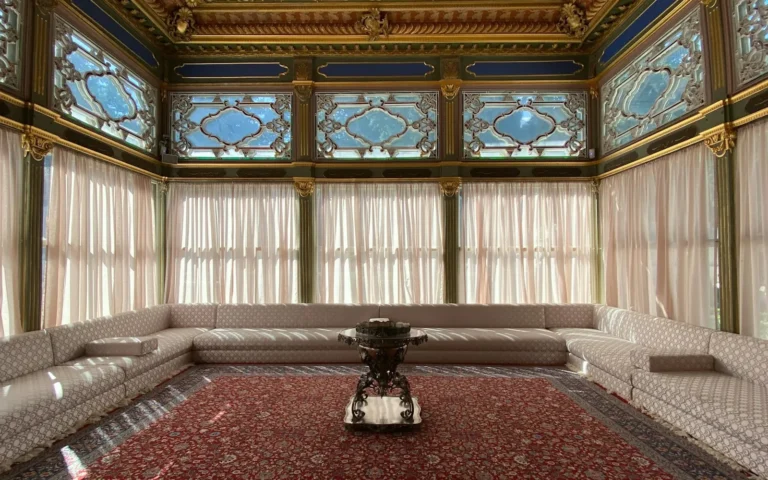 Interieur van een paviljoen in het Topkapı-paleis