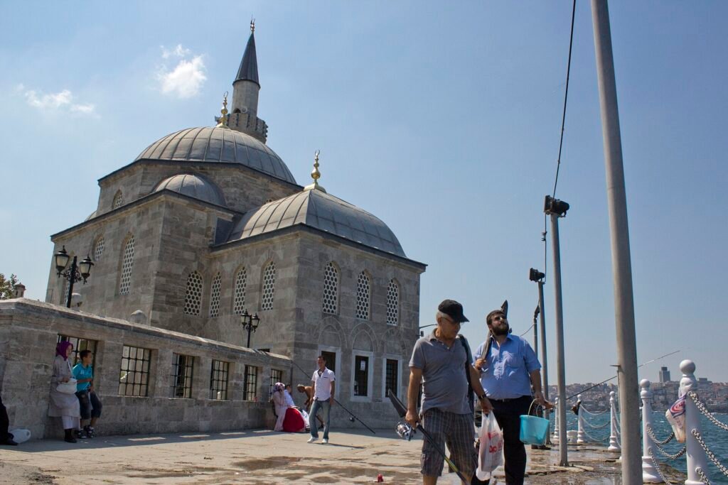 De Semsi Pasha-moskee aan het water in Uskudar, Istanbul